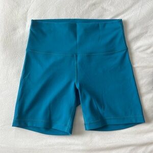 Lululemon Wunder Train 6in shorts